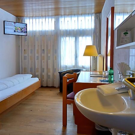 Hotel-Restaurant Bellevue Φιλμς Εξωτερικό φωτογραφία