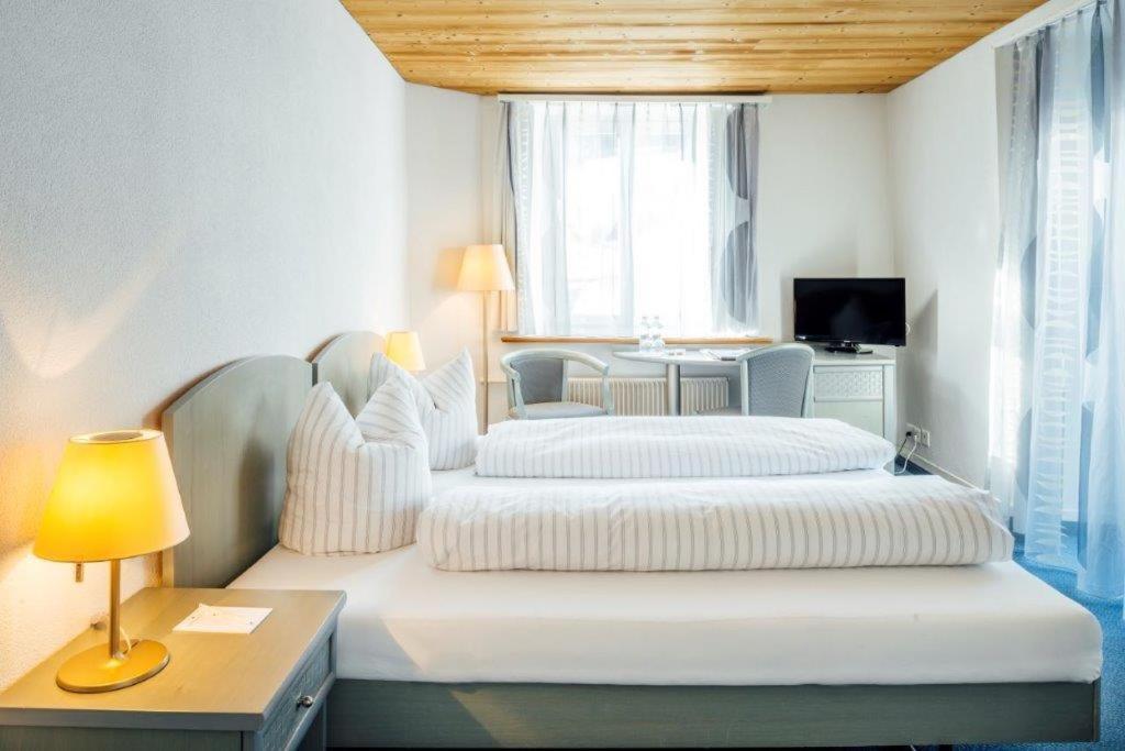Hotel-Restaurant Bellevue Φιλμς Εξωτερικό φωτογραφία