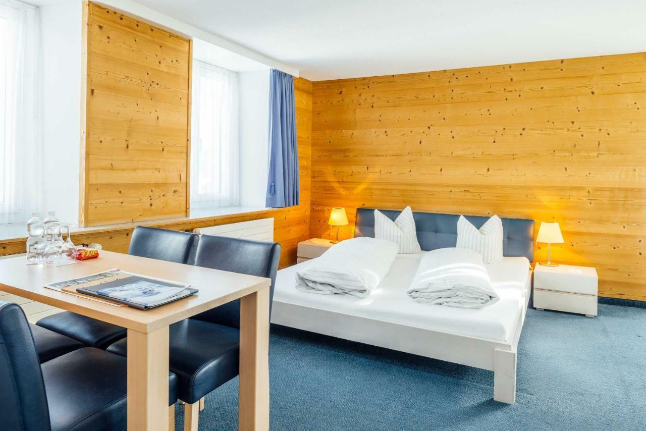 Hotel-Restaurant Bellevue Φιλμς Εξωτερικό φωτογραφία