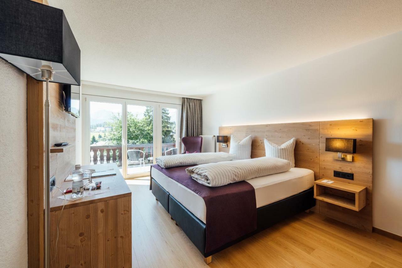 Hotel-Restaurant Bellevue Φιλμς Εξωτερικό φωτογραφία