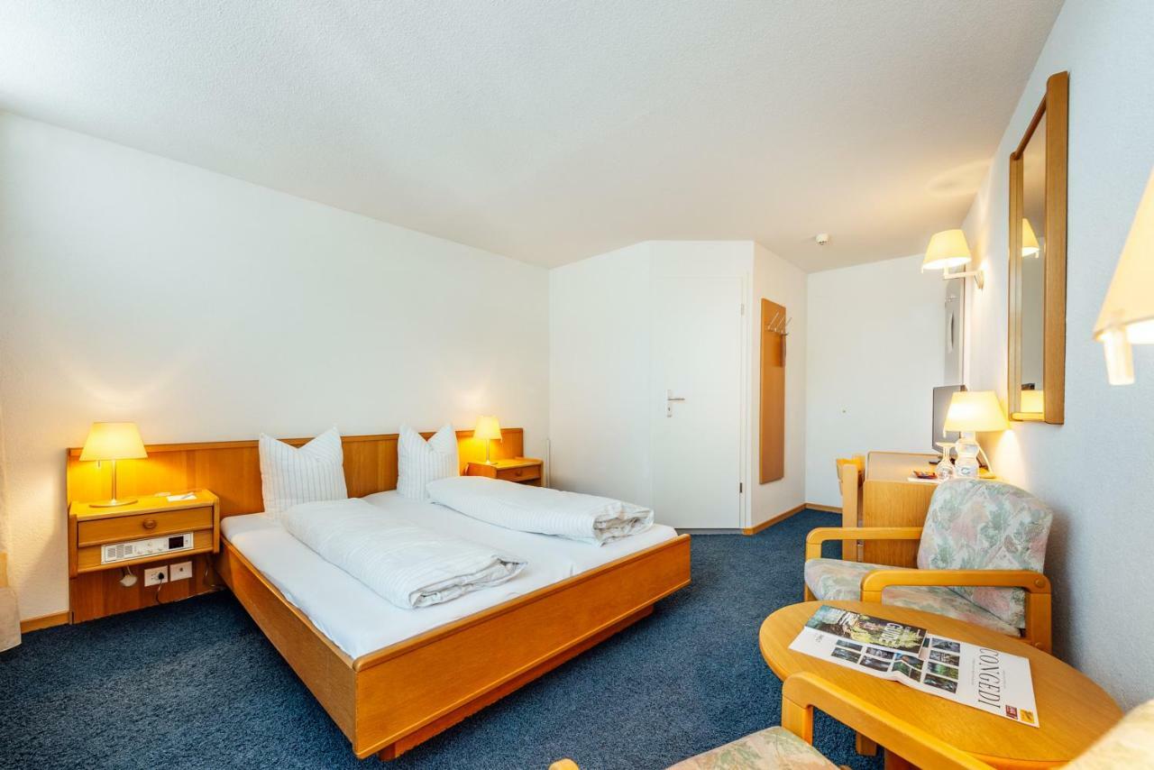 Hotel-Restaurant Bellevue Φιλμς Εξωτερικό φωτογραφία
