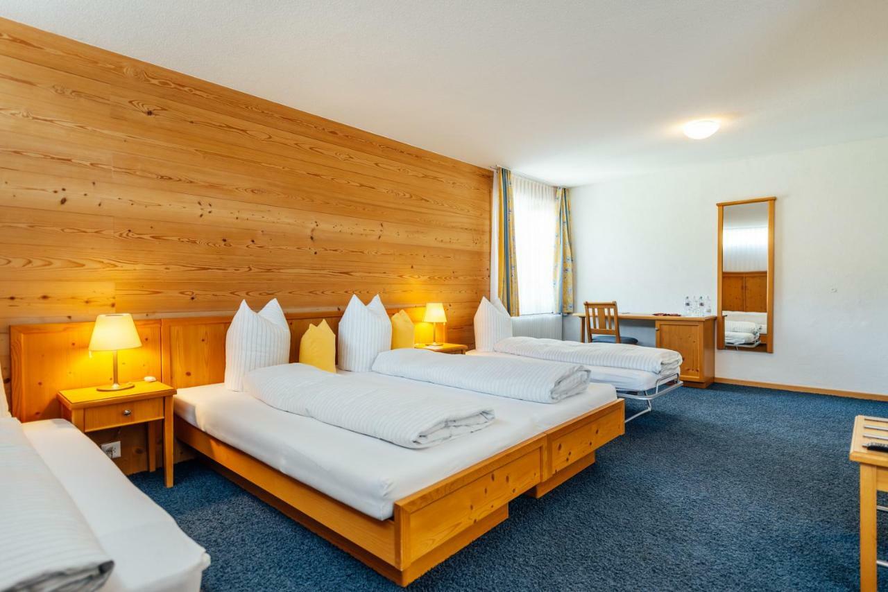 Hotel-Restaurant Bellevue Φιλμς Εξωτερικό φωτογραφία