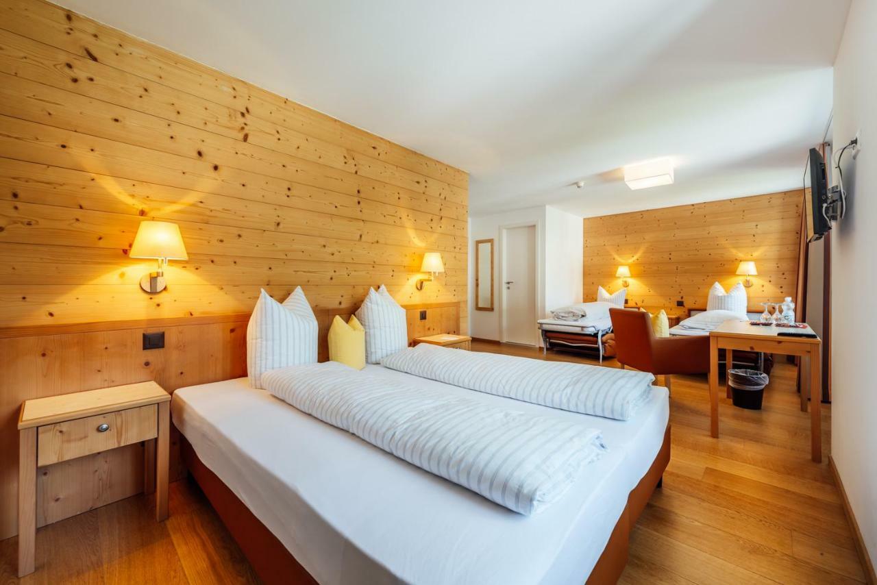 Hotel-Restaurant Bellevue Φιλμς Εξωτερικό φωτογραφία