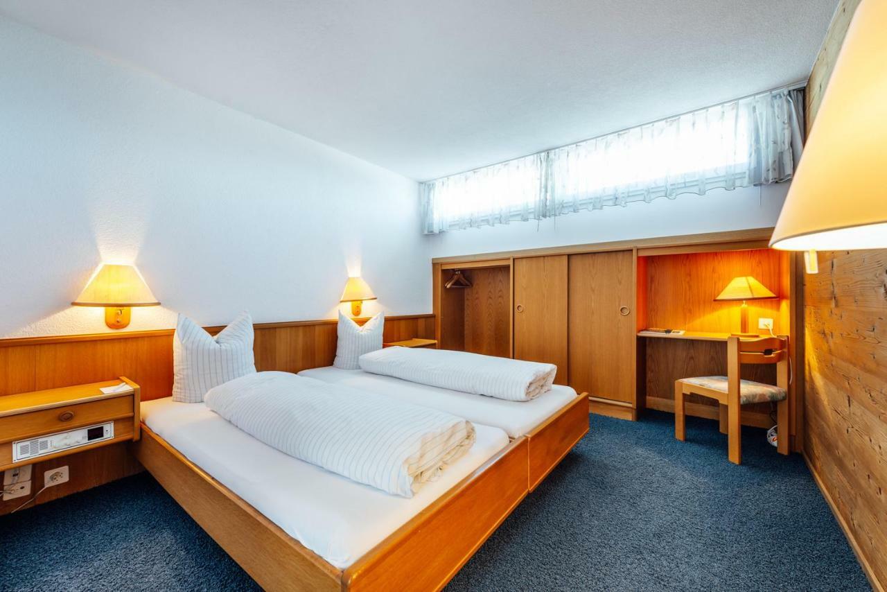 Hotel-Restaurant Bellevue Φιλμς Εξωτερικό φωτογραφία