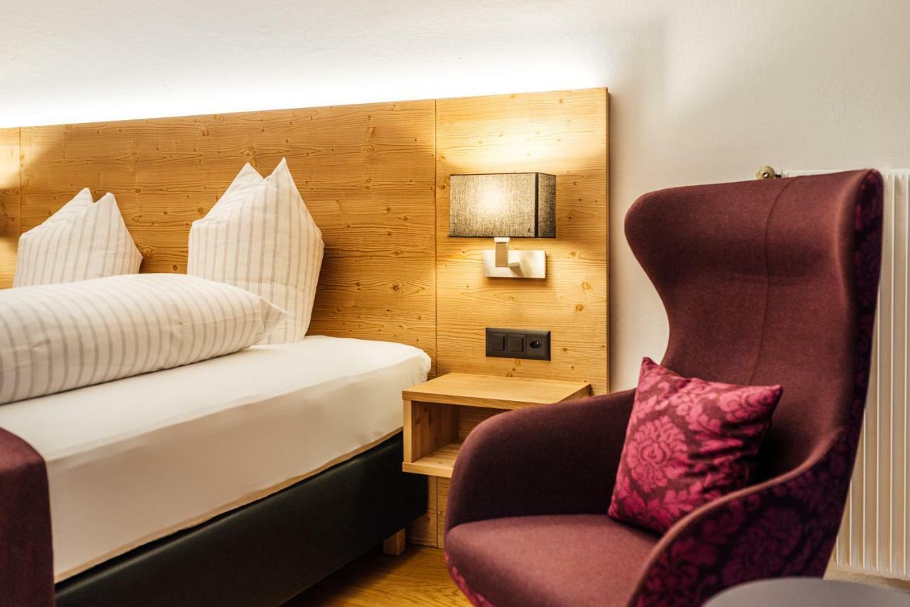 Hotel-Restaurant Bellevue Φιλμς Εξωτερικό φωτογραφία