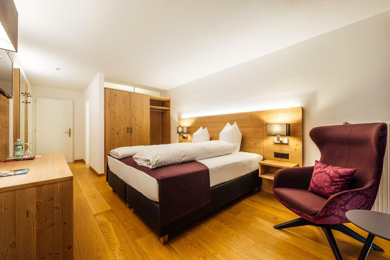 Hotel-Restaurant Bellevue Φιλμς Εξωτερικό φωτογραφία