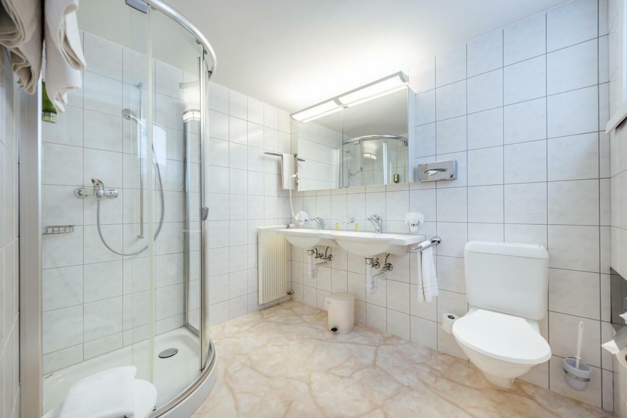 Hotel-Restaurant Bellevue Φιλμς Εξωτερικό φωτογραφία