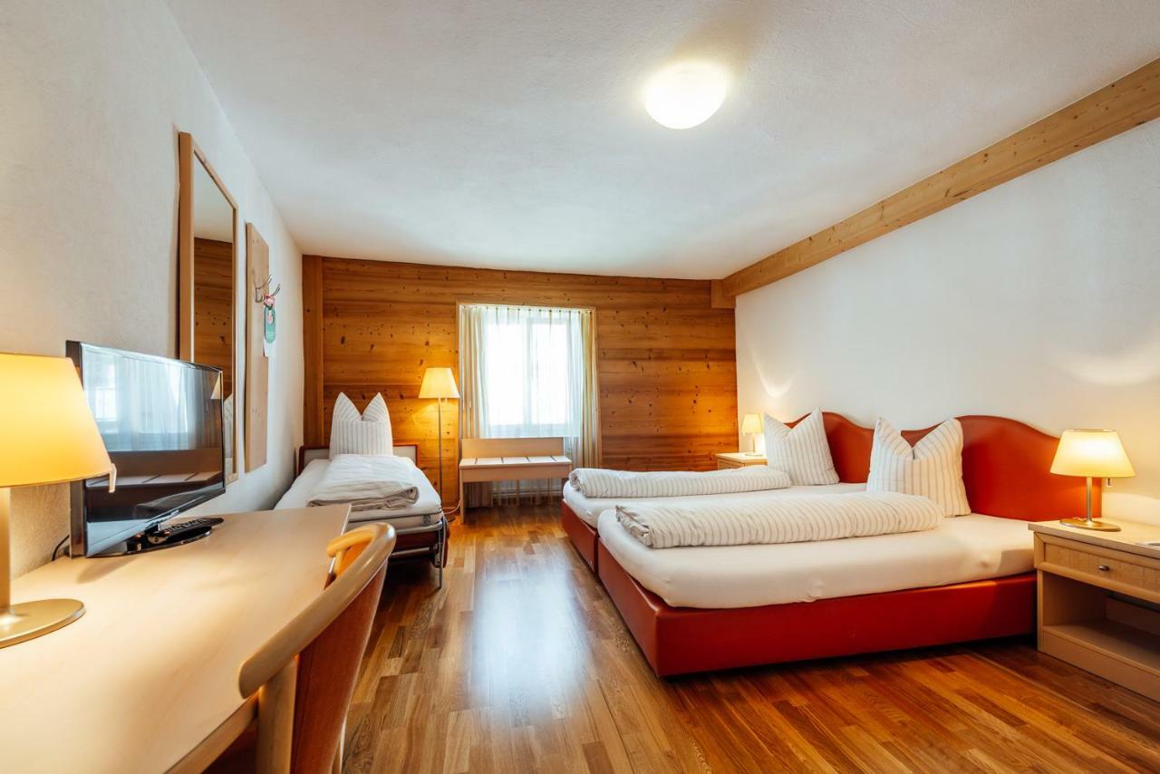 Hotel-Restaurant Bellevue Φιλμς Εξωτερικό φωτογραφία