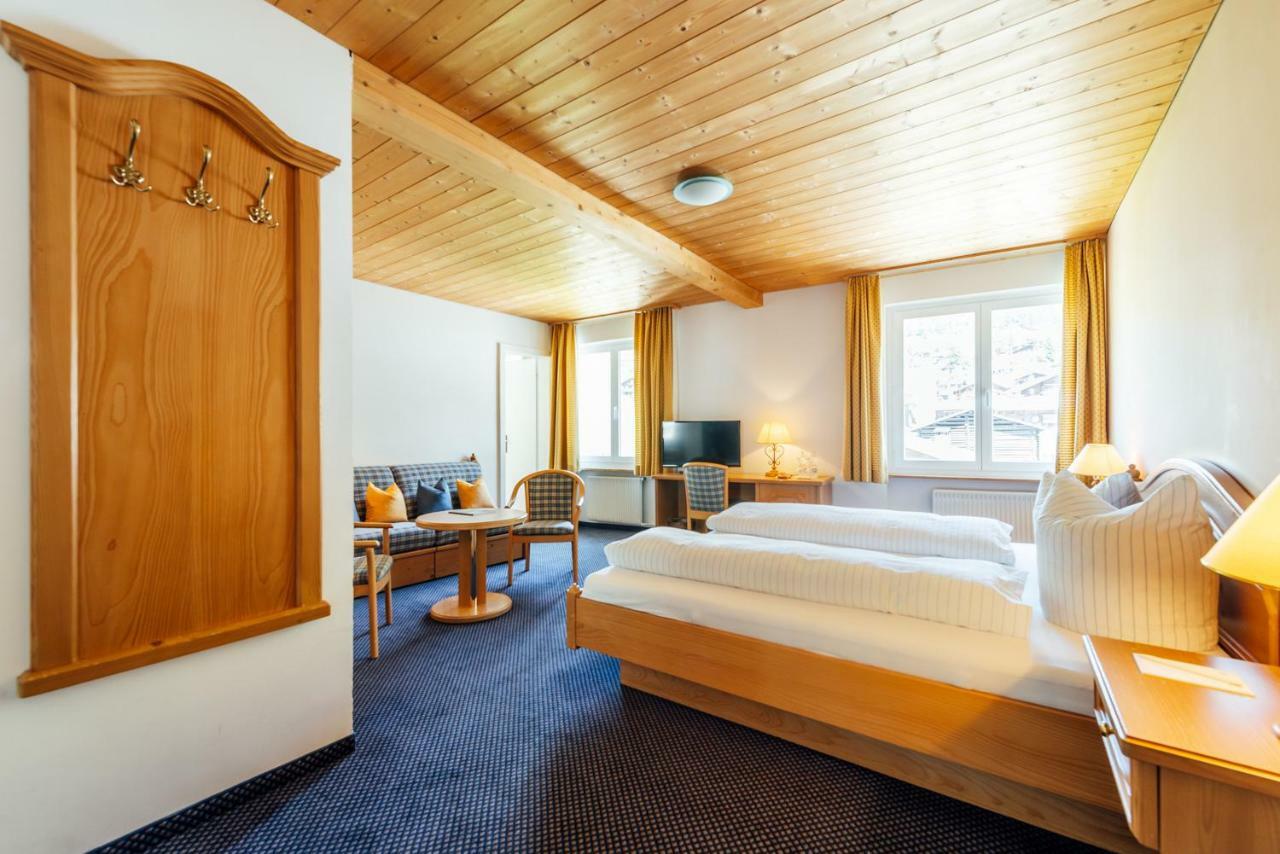 Hotel-Restaurant Bellevue Φιλμς Εξωτερικό φωτογραφία